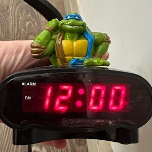 Teenage Mutant Ninja Turtle Alarm Clock 2004 Y2K with Black Base